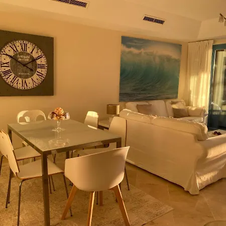 Apartment Con Terraza Sobre La Marina De Sotogrande *