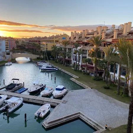 Con Terraza Sobre La Marina De Sotogrande * San Roque (Andalucia)