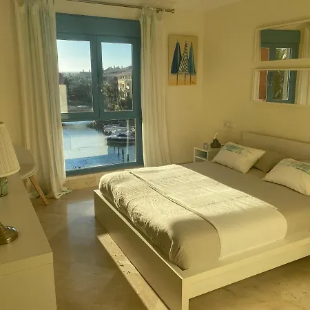 Apartment Con Terraza Sobre La Marina De Sotogrande