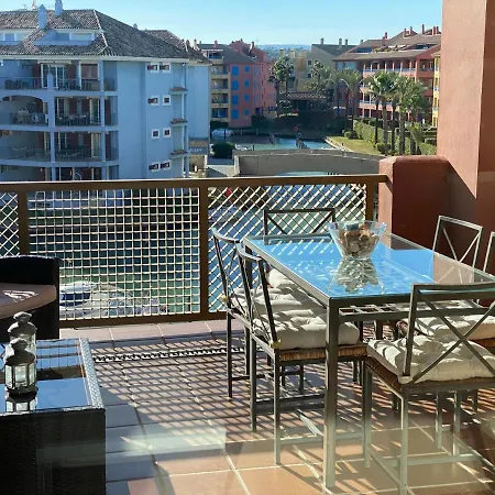 Con Terraza Sobre La Marina De Sotogrande Apartment *