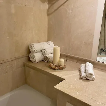 Apartment Con Terraza Sobre La Marina De Sotogrande *
