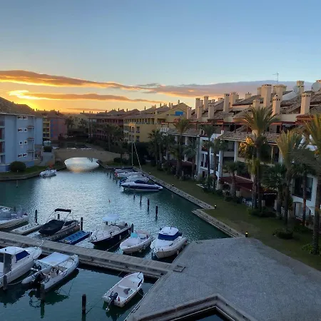Con Terraza Sobre La Marina De Sotogrande * San Roque (Andalucia)