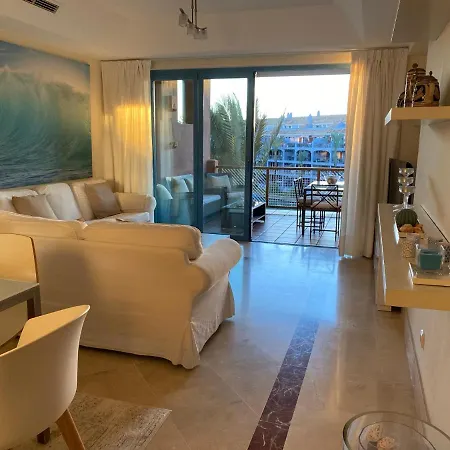 Con Terraza Sobre La Marina De Sotogrande * San Roque (Andalucia)
