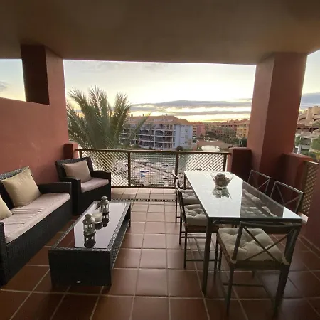 Con Terraza Sobre La Marina De Sotogrande Apartment *