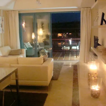 Apartment Con Terraza Sobre La Marina De Sotogrande