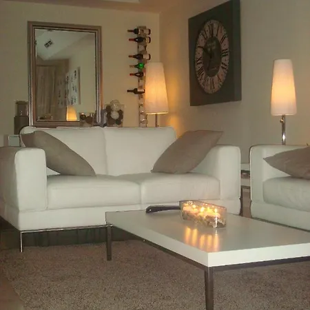 Apartment Con Terraza Sobre La Marina De Sotogrande