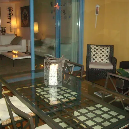 Apartment Con Terraza Sobre La Marina De Sotogrande *